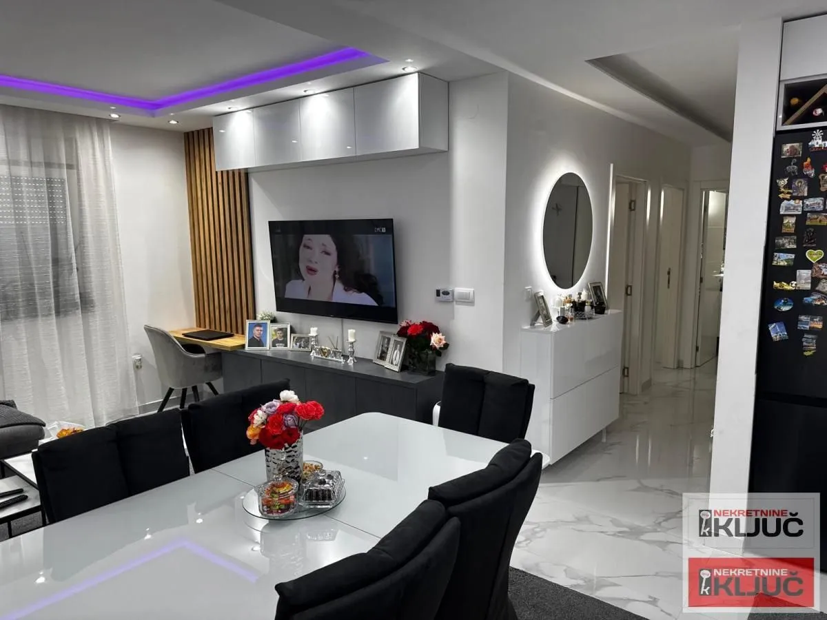 Prodaja, dvosoban stan, 57m², Lipov gaj, Novi Sad Sve Podlokacije