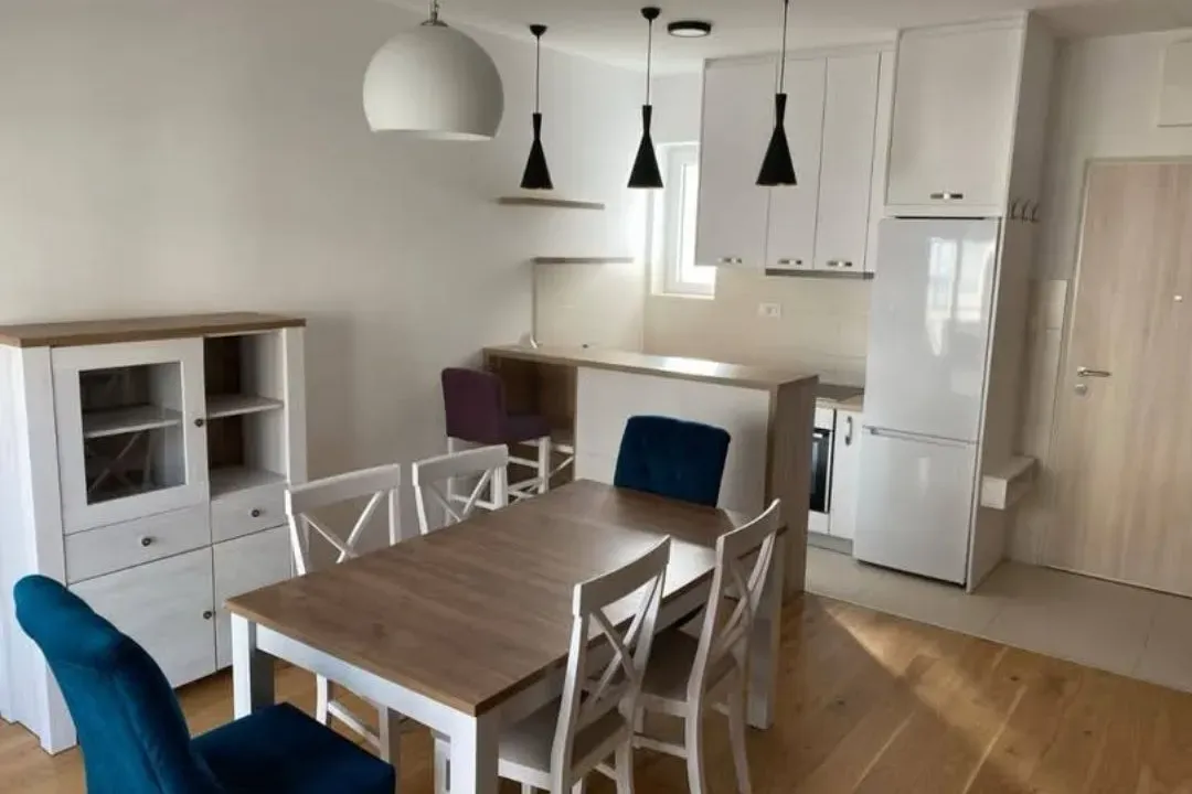 Izdavanje, dvosoban stan, 75m², Stara Varoš, Podgorica