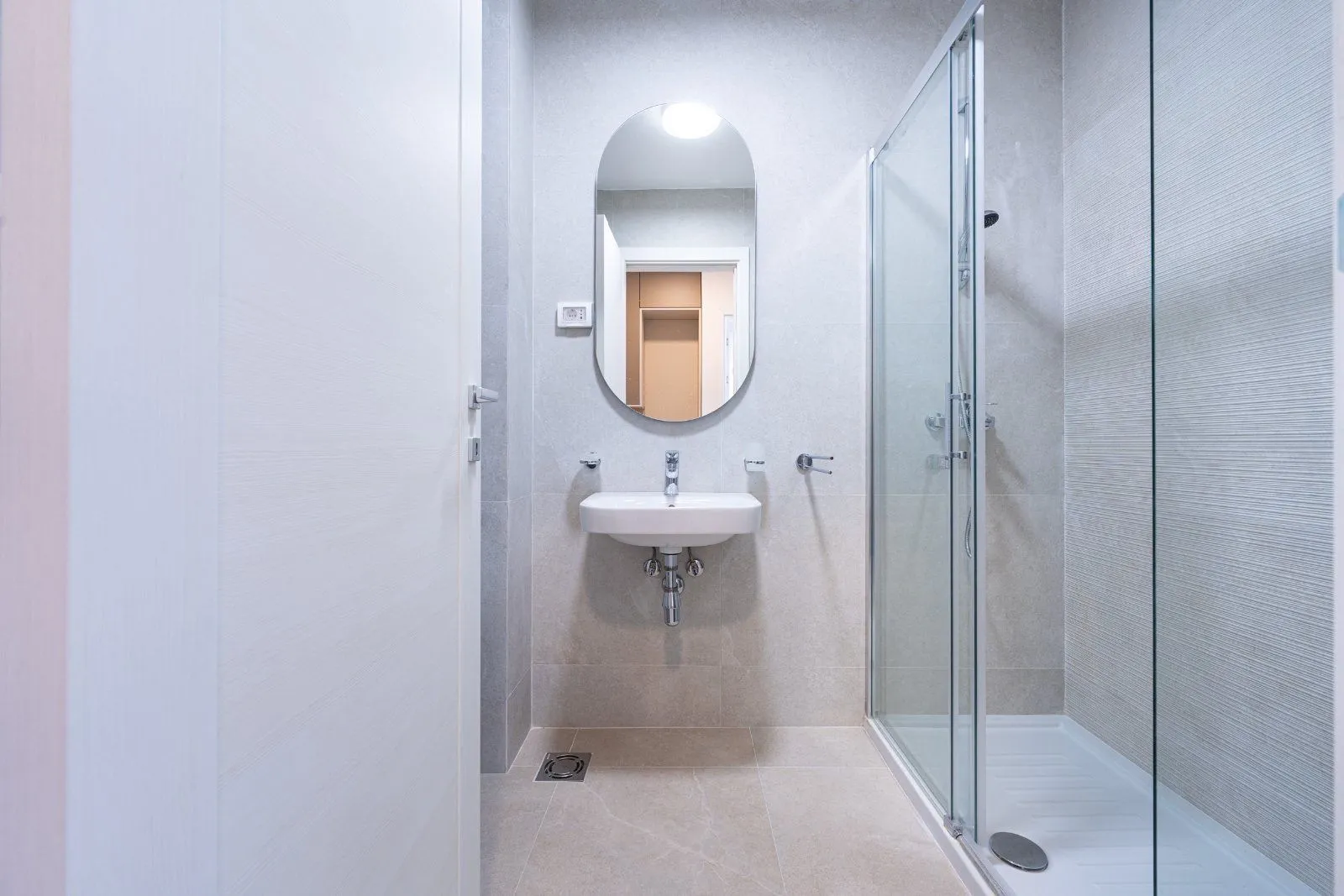 Izdavanje, jednosoban stan, 42m², Pobrežje, Podgorica