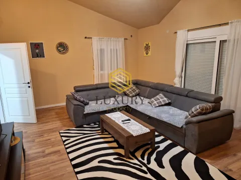 Izdavanje, kuća, 170m², Golubovci, Podgorica - image 2