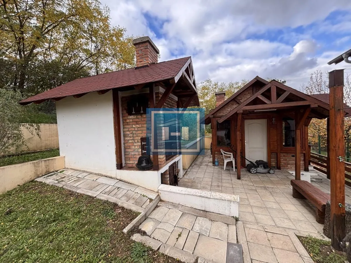 Prodaja, kuća, 220m², Đurđevo brdo, Jagodina