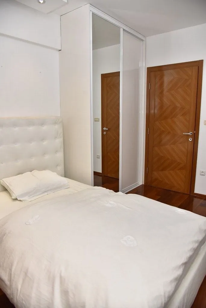 Rent, four bedroom apartment, 140m², Centar, Podgorica