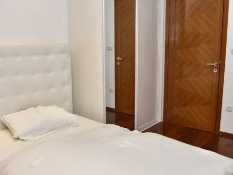 Rent, four bedroom apartment, 140m², Centar, Podgorica - image 5