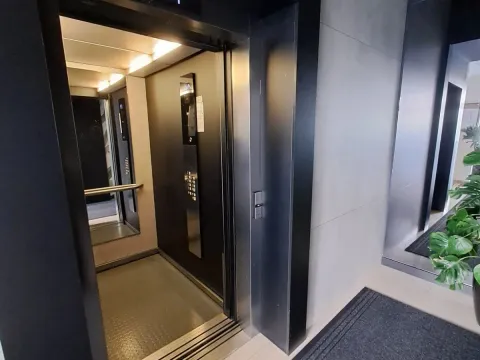 Prodaja, dvosoban stan, 72m², City Kvart, Podgorica - image 12