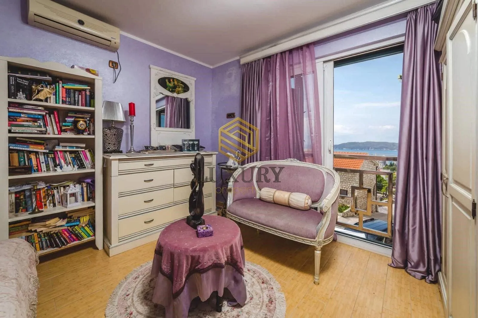 Izdavanje, kuća, 230m², Bečići, Budva