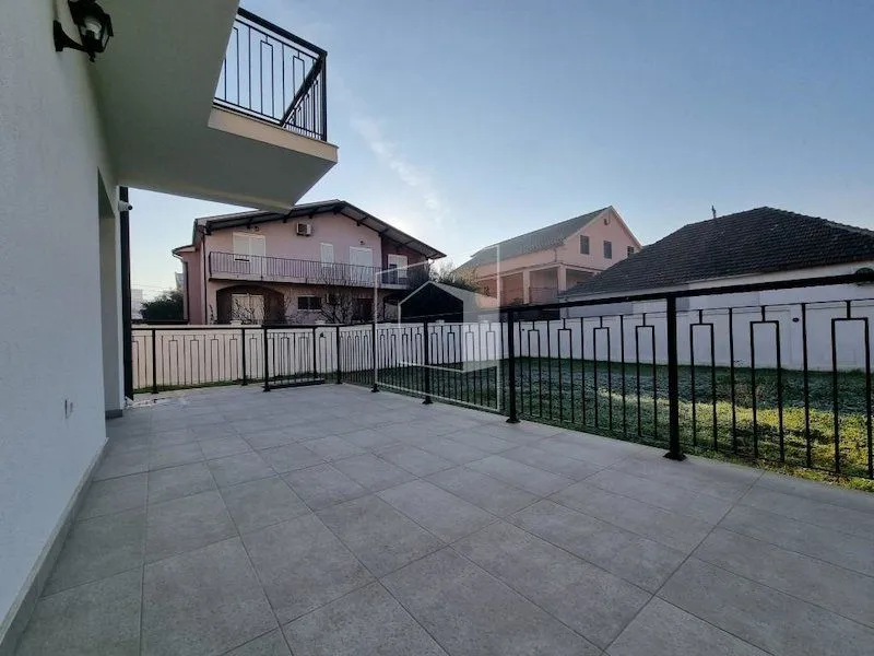 Sale, house, 400m², Tološi, Podgorica