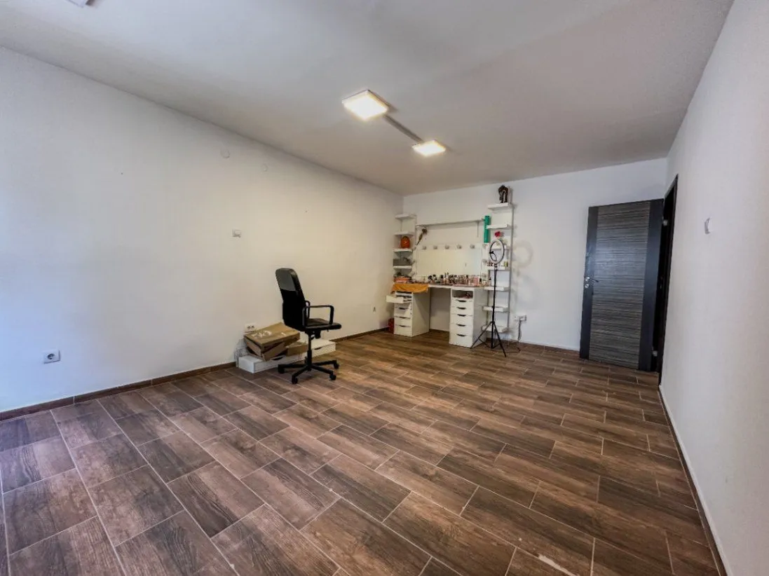 Rent, office space, 80m², Blok 5, Podgorica