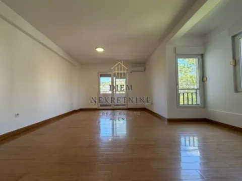 Izdavanje, trosoban stan, 107m², Vezirov Most, Podgorica - image 3