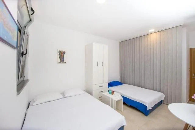 Izdavanje, poslovni prostor, 21m², Rozino, Budva