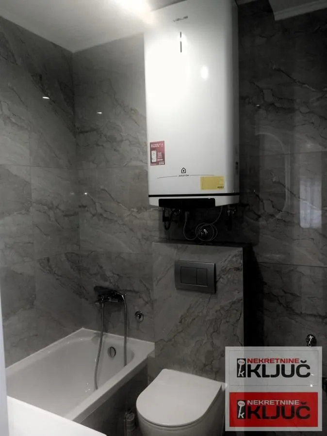 Prodaja, trosoban stan, 58m², Bulevar Oslobodjenja, Novi Sad Sve Podlokacije