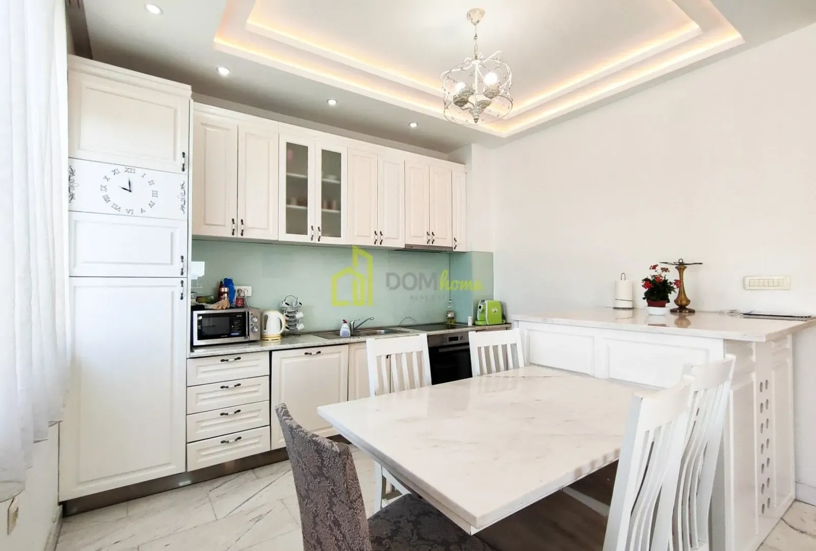 Izdavanje, dvosoban stan, 89m², Centar, Podgorica