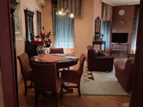 Izdavanje, trosoban stan, 110m2, Vračar, Beograd Izdavanje, trosoban stan, 110m2, Vračar, Beograd