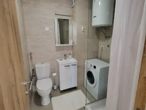 Izdavanje, dvosoban stan, 40m², Blok 5, Podgorica - image 8