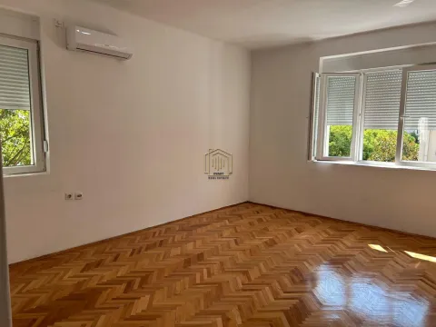 Rent, two bedroom apartment, 69m², Podgorica, Crna Gora - image 1