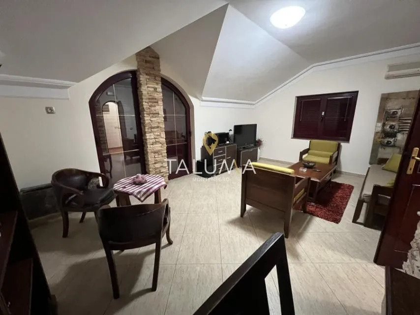Rent, house, 200m², Donja Gorica, Podgorica