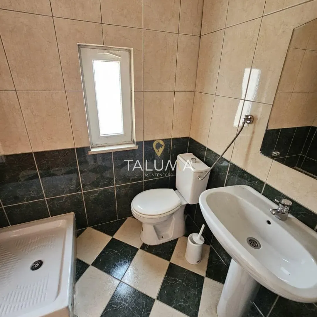 Izdavanje, kuća, 300m², Masline, Podgorica
