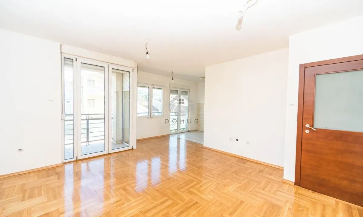 Prodaja, dvosoban stan, 73m², Dalmatinska ulica, Podgorica