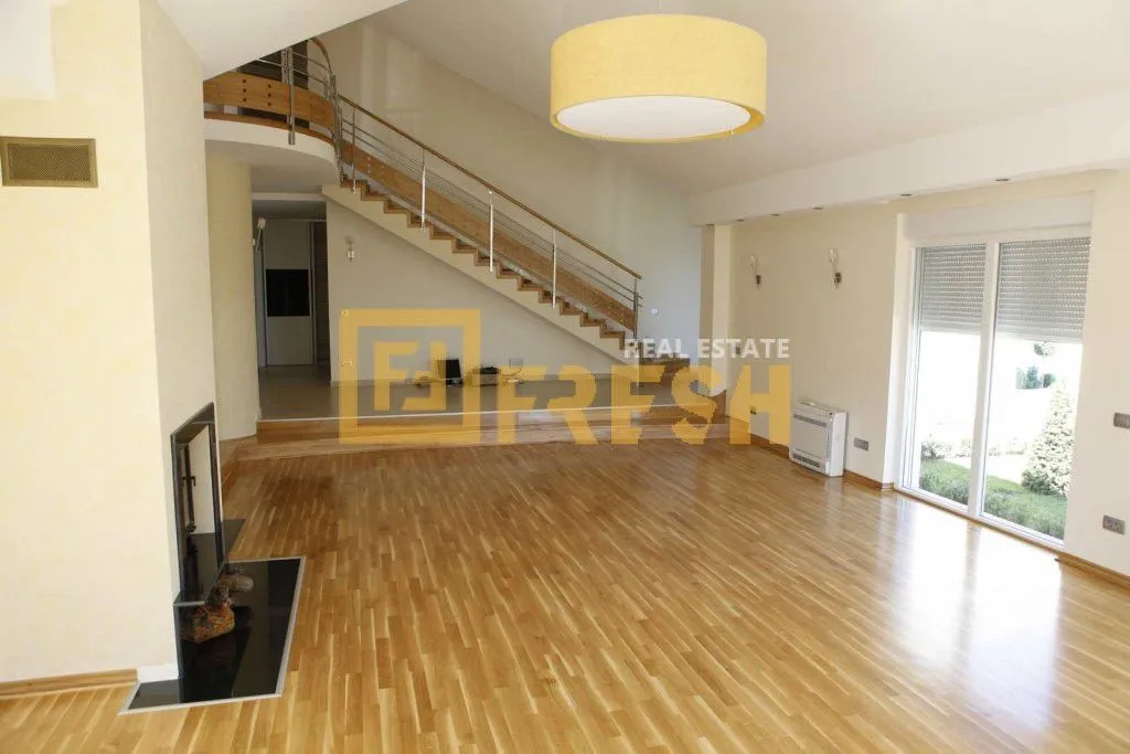 Prodaja, kuća, 304m², Kokoti, Podgorica