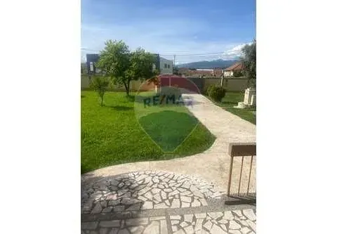 Izdavanje, kuća, 250m², Masline, Podgorica - image 7