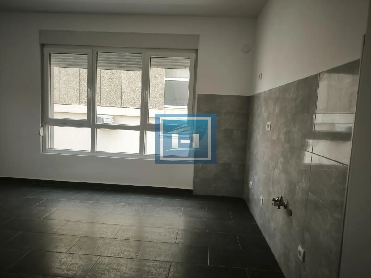 Izdavanje, stan, 223m², Centar, Ćuprija