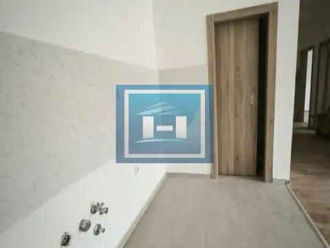 Prodaja, trosoban stan, 92m², Centar, Kruševac - image 4