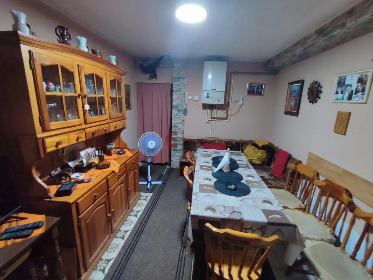 Prodaja, kuća, 250m², Novo Selo, Subotica