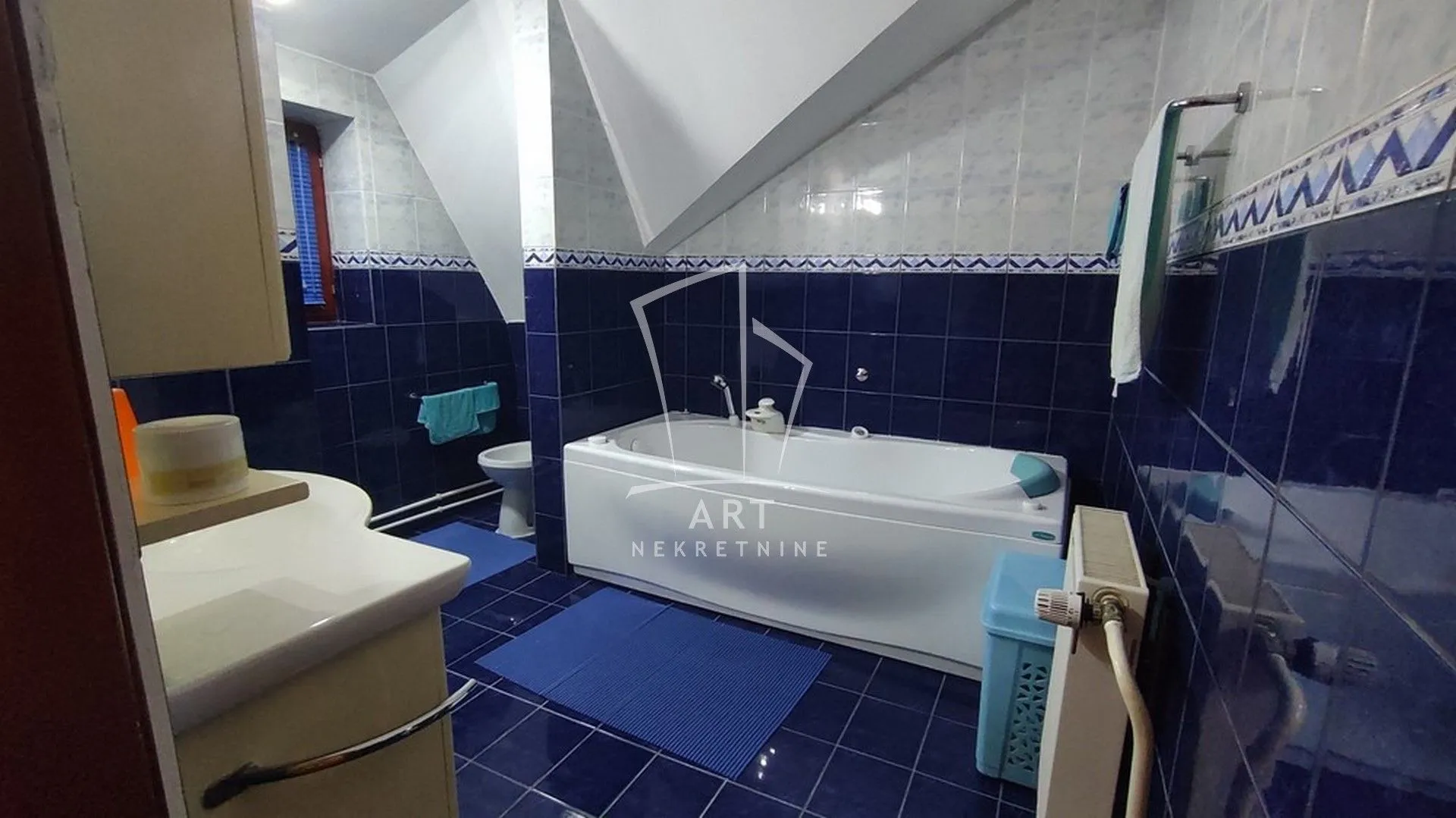 Sale, house, 221m², Jajinci, Voždovac Sve Podlokacije