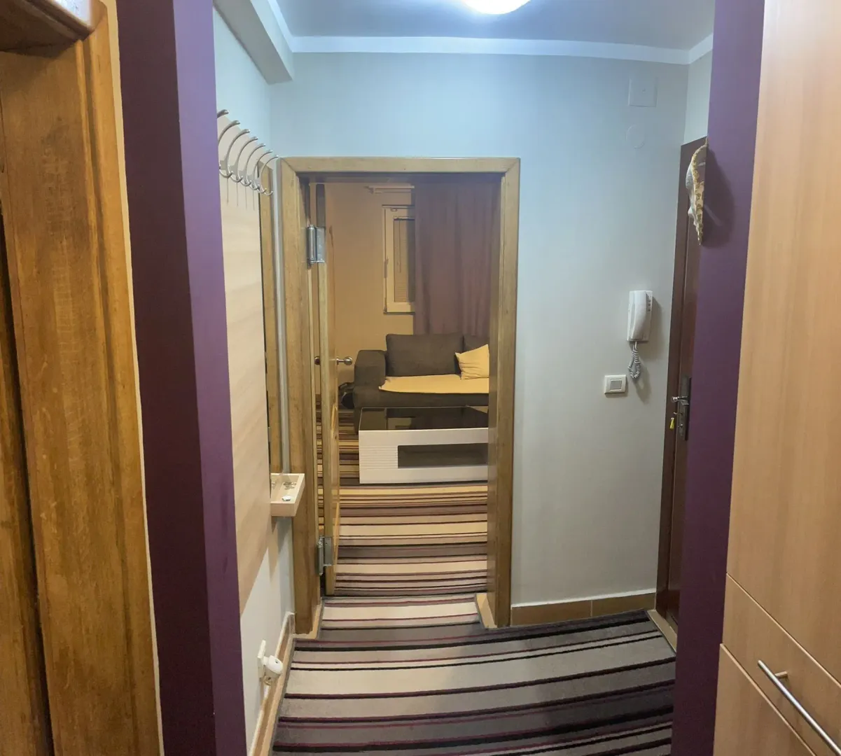 Izdavanje, jednosoban stan, 58m², Bečići, Budva