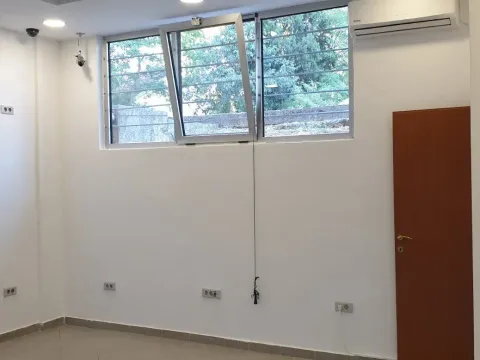Izdavanje, poslovni prostor, 24m², Pobrežje, Podgorica - image 4