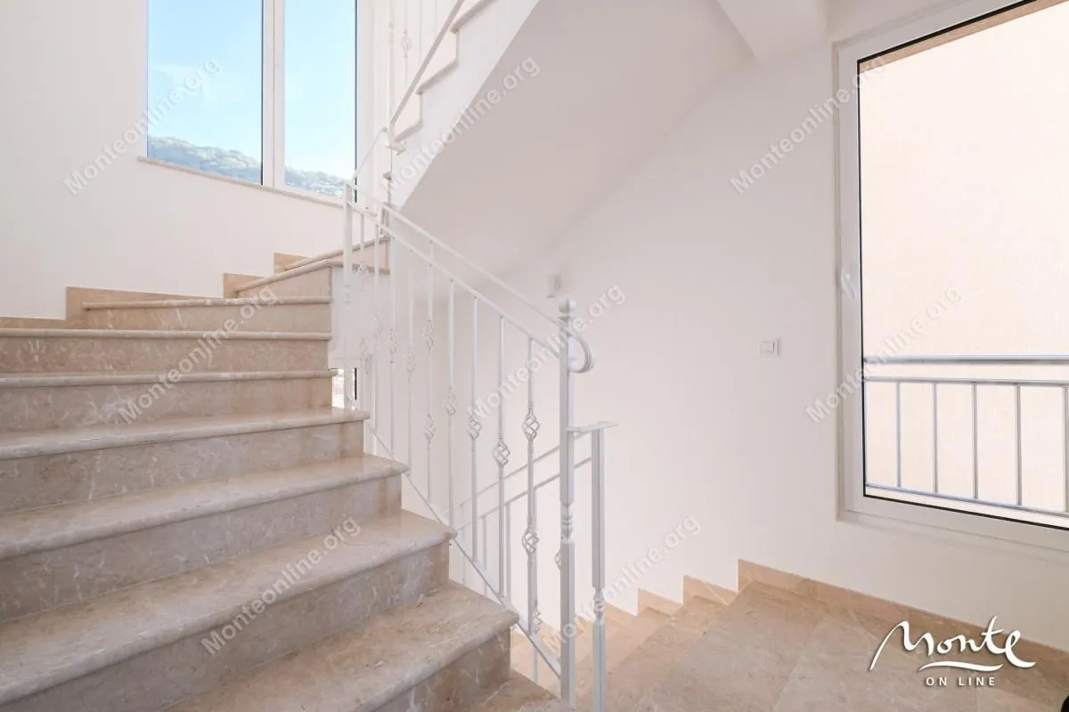 Prodaja, dvosoban stan, 66m², Tivat, Crna Gora