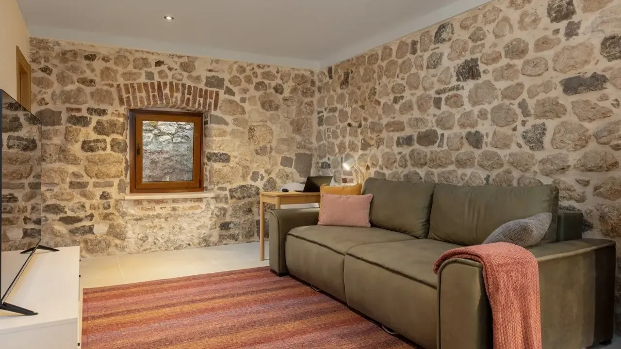 Rent, house, 170m², Škaljari, Kotor