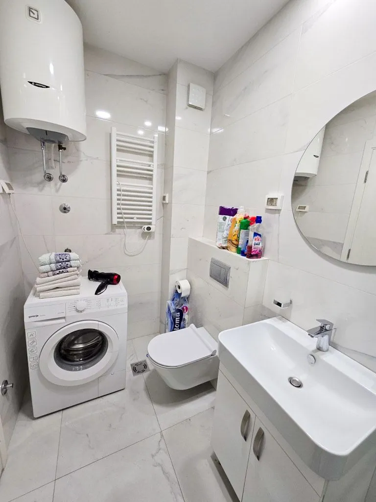 Izdavanje, jednosoban stan, 49m², Central Point, Podgorica