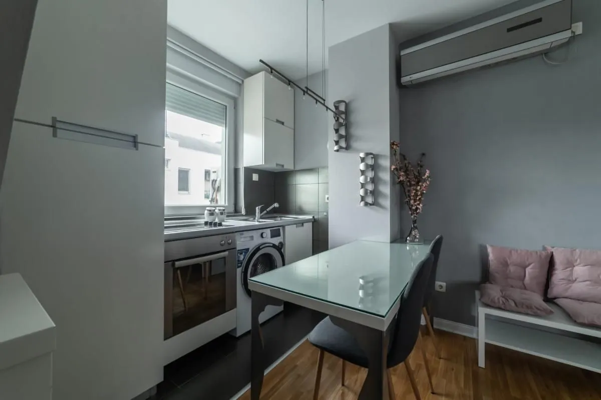Prodaja, dvosoban stan, 49m², Centar, Novi Sad