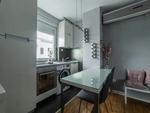 Prodaja, dvosoban stan, 49m², Centar, Novi Sad - image 2