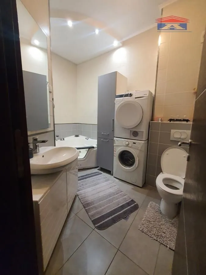 Izdavanje, dvosoban stan, 54m², Bulevar Evrope, Novi Sad Sve Podlokacije