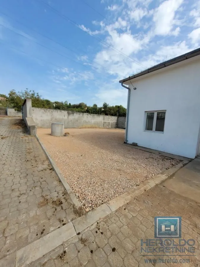 Izdavanje, poslovni prostor, 154m², Paraćin, Srbija