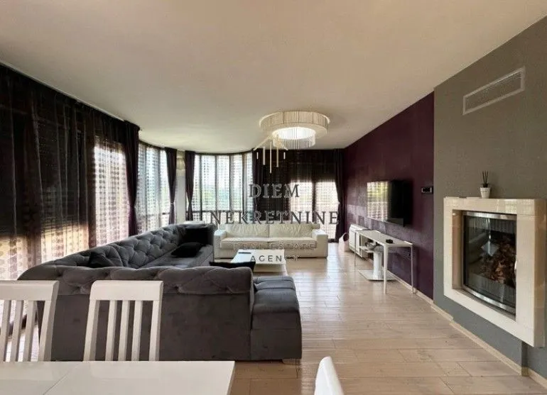 Izdavanje, trosoban stan, 140m², Preko Morače, Podgorica