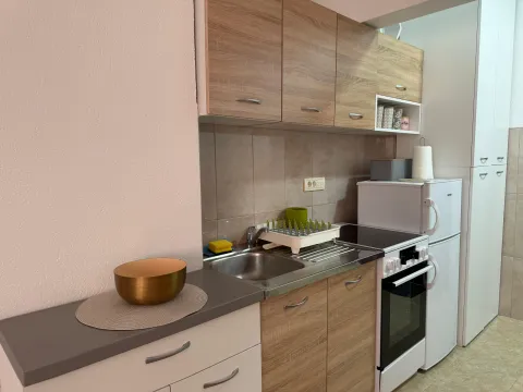 Izdavanje, jednosoban stan, 27m², Centar, Cetinje - image 4