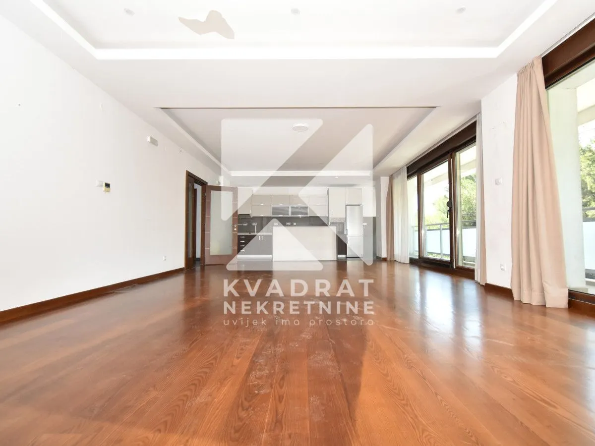 Izdavanje, četvorosoban stan, 230m², Kruševac, Podgorica