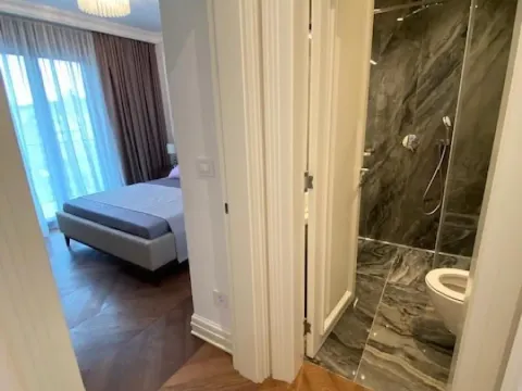 Izdavanje, četvorosoban stan, 170m², Čubura, Beograd - image 7