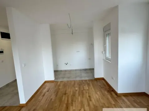 Rent, three bedroom apartment, 56m², Ledine, Beograd - image 7