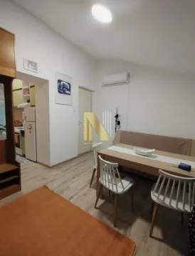Dnevni boravak sa trpezarijom i pogledom na kuhinju. - image 12