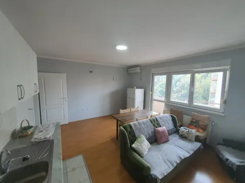 Izdavanje, dvosoban stan, 61m², Centar, Jagodina - image 6