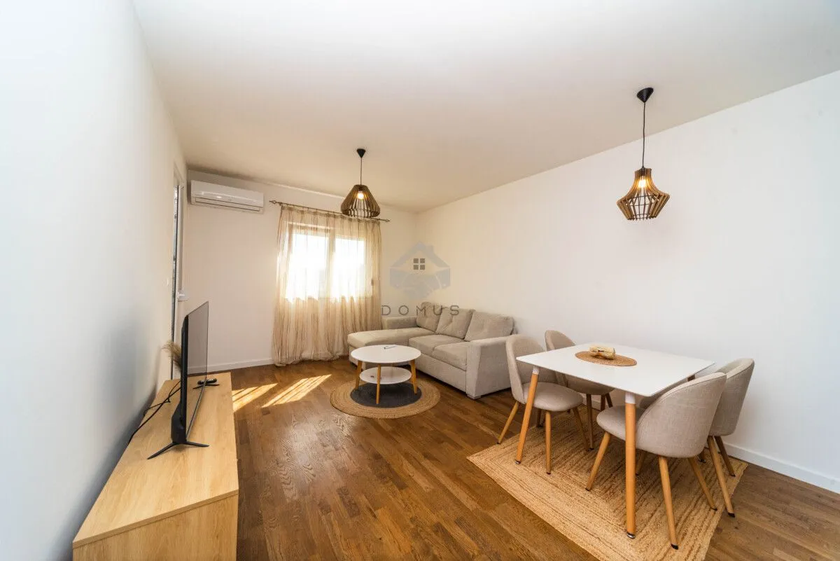 Izdavanje, jednosoban stan, 45m², Stari Aerodrom, Podgorica