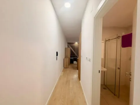 Izdavanje, garsonjera, 40m², Soho City, Bar - image 9