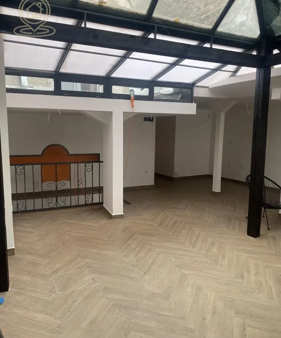Izdavanje, poslovni prostor, 200m², Stari Grad, Beograd