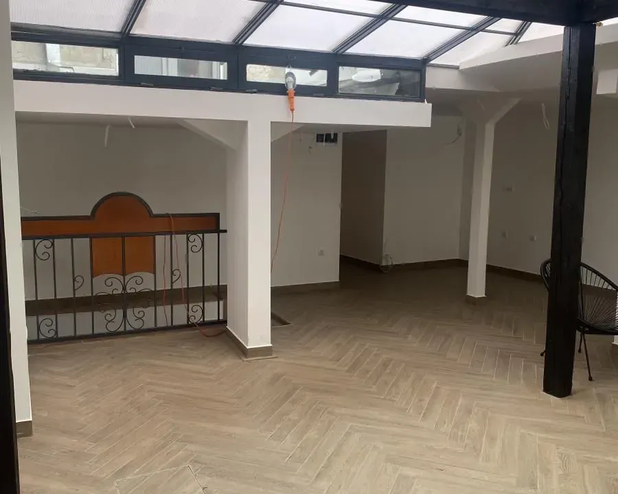 Izdavanje, poslovni prostor, 200m², Stari Grad, Beograd