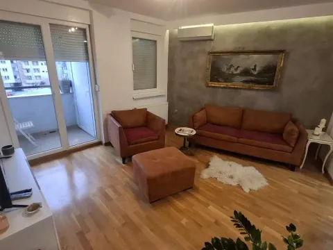 Rent, one bedroom apartment, 43m², Podbara, Novi Sad Sve Podlokacije - image 1