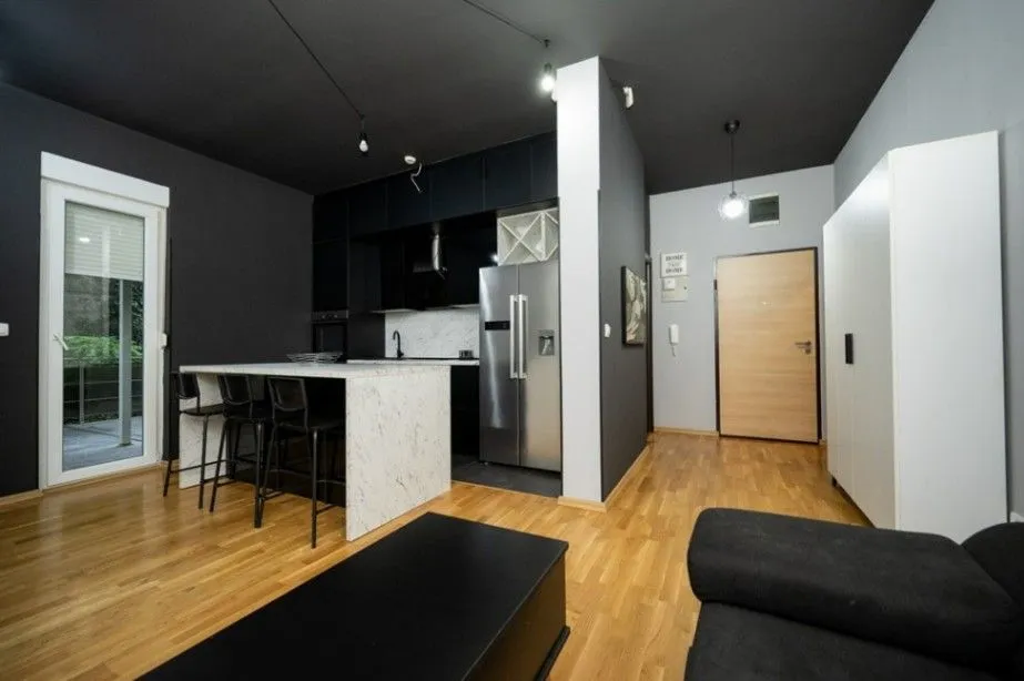 Izdavanje, jednosoban stan, 63m², Momišići, Podgorica