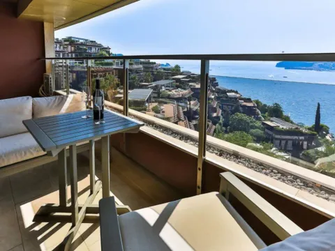 Rent, three bedroom apartment, 190m², Bečići, Budva